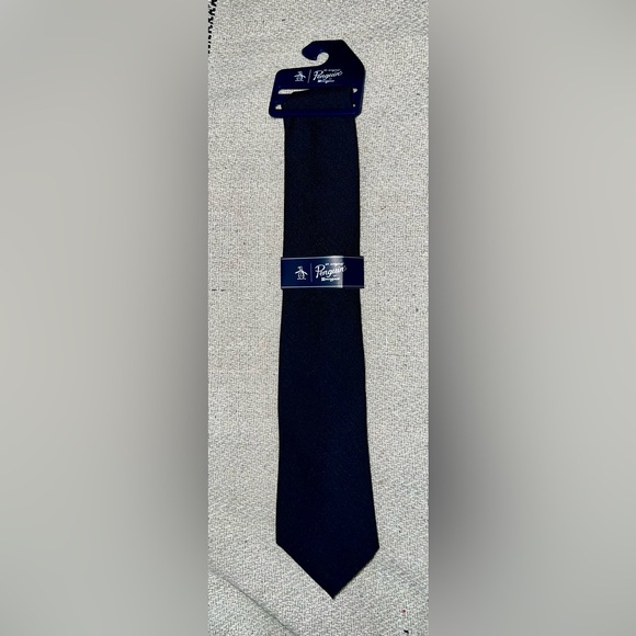 An original Penguin by munsingwear navy blue neck tie. - Picture 2 of 2